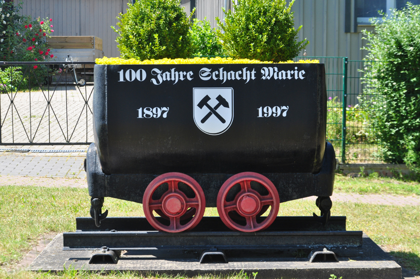 An den Kalischacht in Beendorf erinnert heute noch dieses Denkmal.