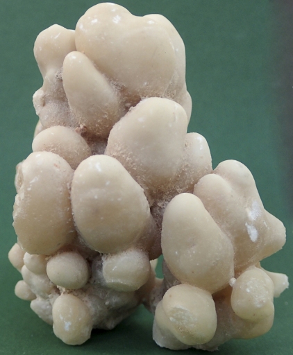 Aragonit: Diese herrlichen Kalksteingebilde wurden von unseren Sammler gefunden und geborgen. (Bildbreite 14 Zentimeter)